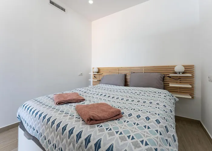 Seaview 1 Bedroom Modern דירה *