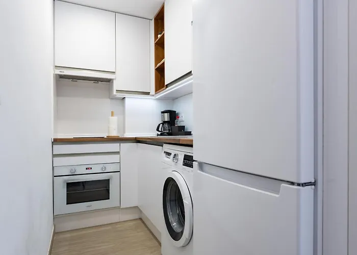 Seaview 1 Bedroom Modern פואנגירולה