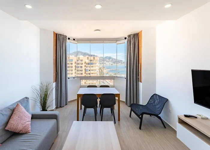 Seaview 1 Bedroom Modern פואנגירולה